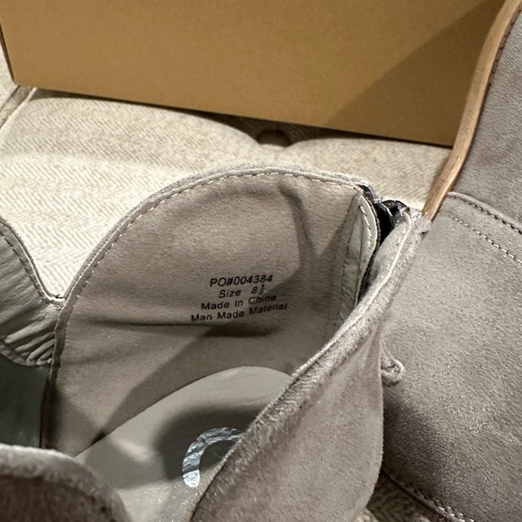 Journey Gray ankle Suede Boots- size 8 1/2 - Picture 7 of 10